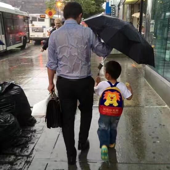 又见“雨伞爸爸”，在国内少儿素质教育的路上