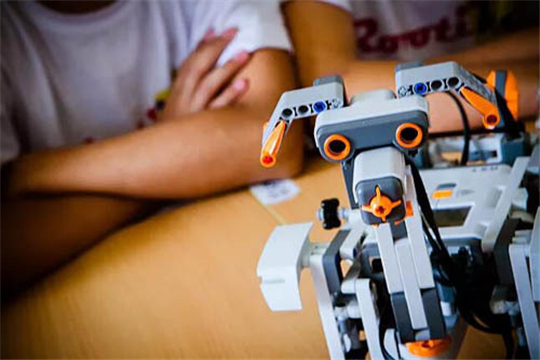 博讯飞机器人教育加盟学员学习
