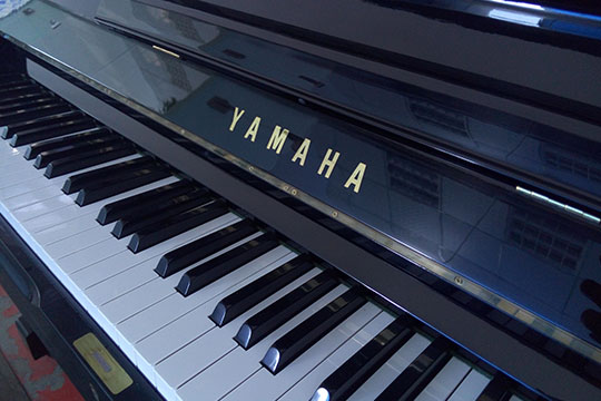 雅马哈钢琴产品图